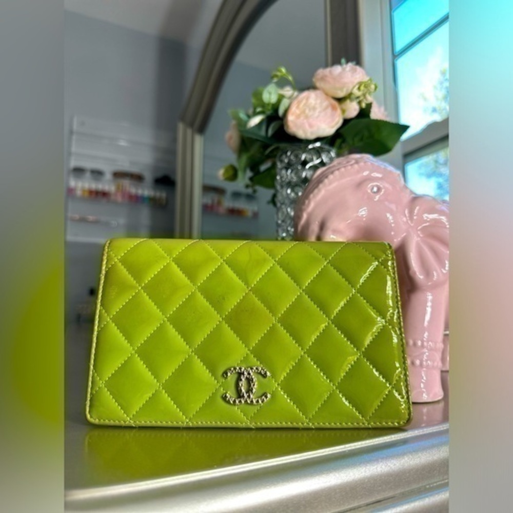 Chanel Quilted CC Bifold Patent Leather Green Wallet